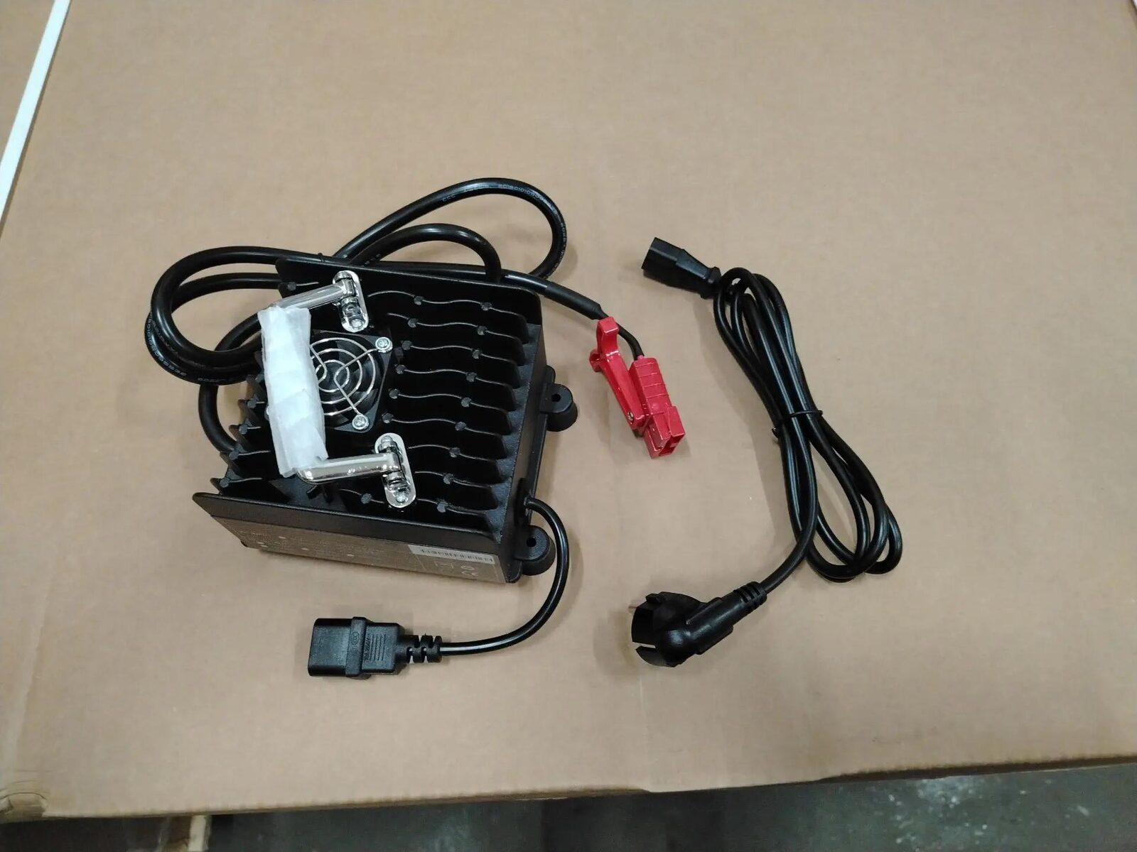 KEDI 24V 15A — Зарядное устройство