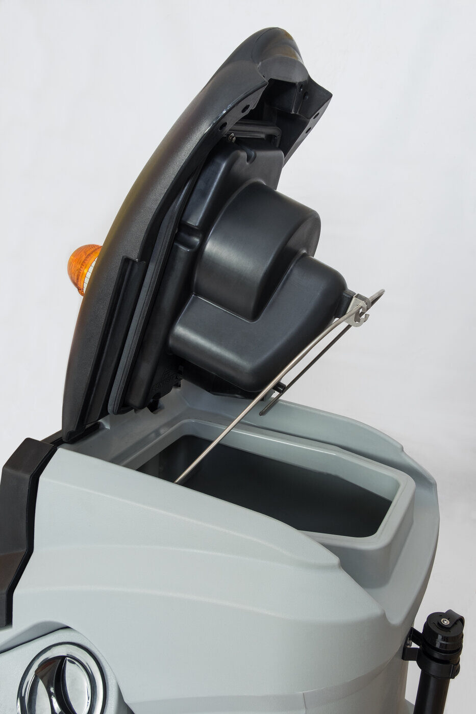 Bennett Ranger R510b — Аккумуляторная поломоечная машина с местом для оператора фото 11